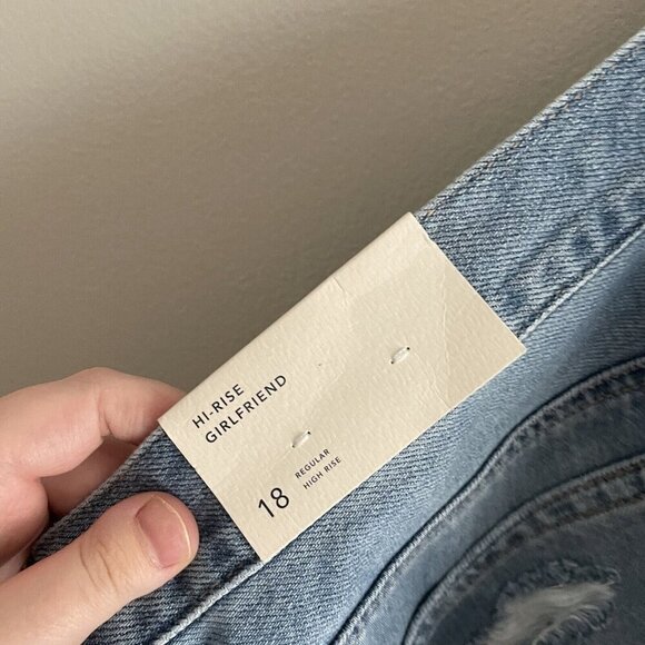 American Eagle 18 Light Wash Distressed Button Fly Hi-Rise Girlfriend Jean NWT - Picture 10 of 15